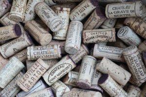 Hög med korkar från Bordeaux vin