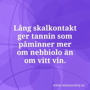 Lång skalkontakt ger tannin som påminner mer om nebbiolo än om vitt vin.