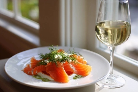 Vin till gravad lax: så väljer du rätt till varje servering